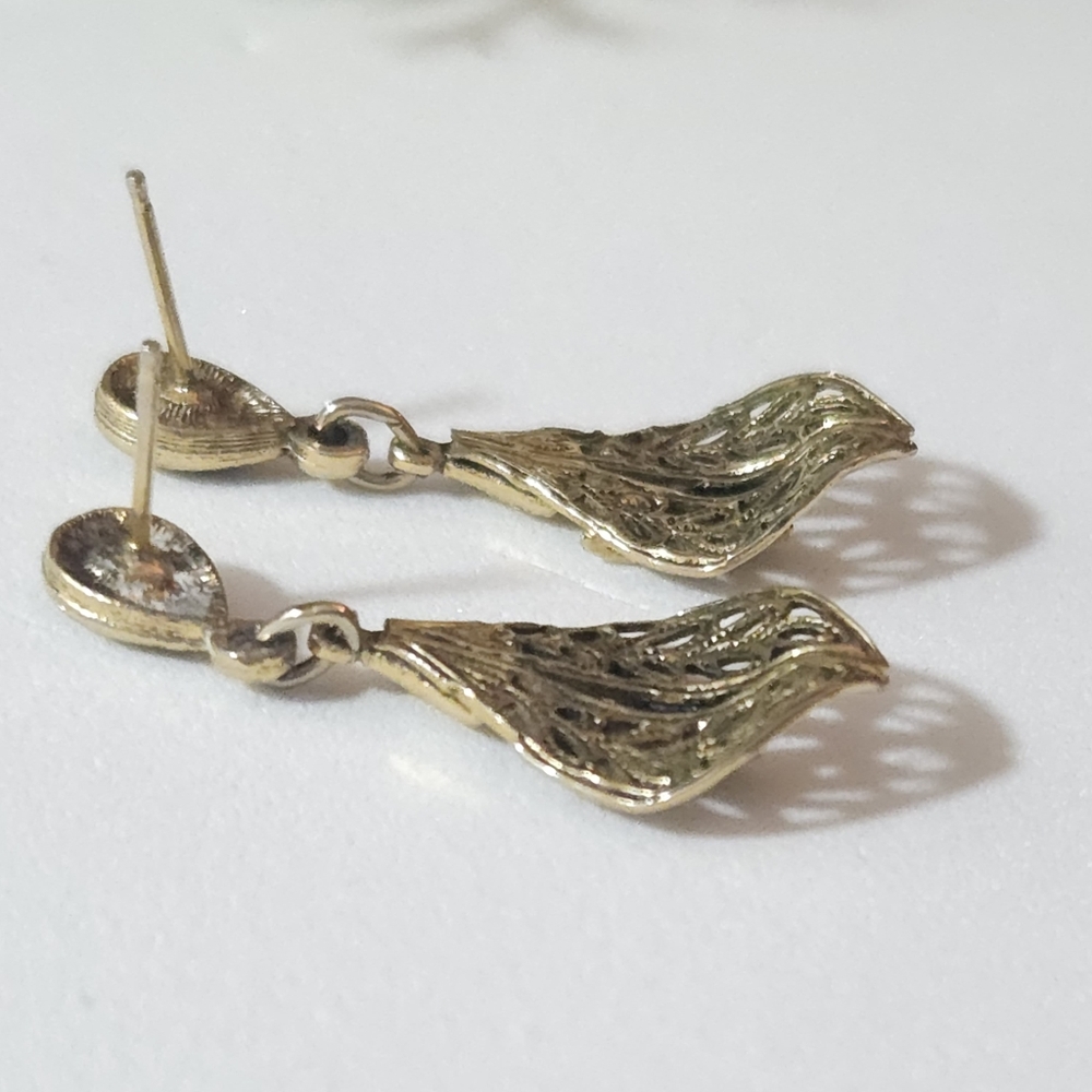 Vintage Gold Plated Butterfly & Leaf Filigree Dangle Earrings - Picture 2 of 13